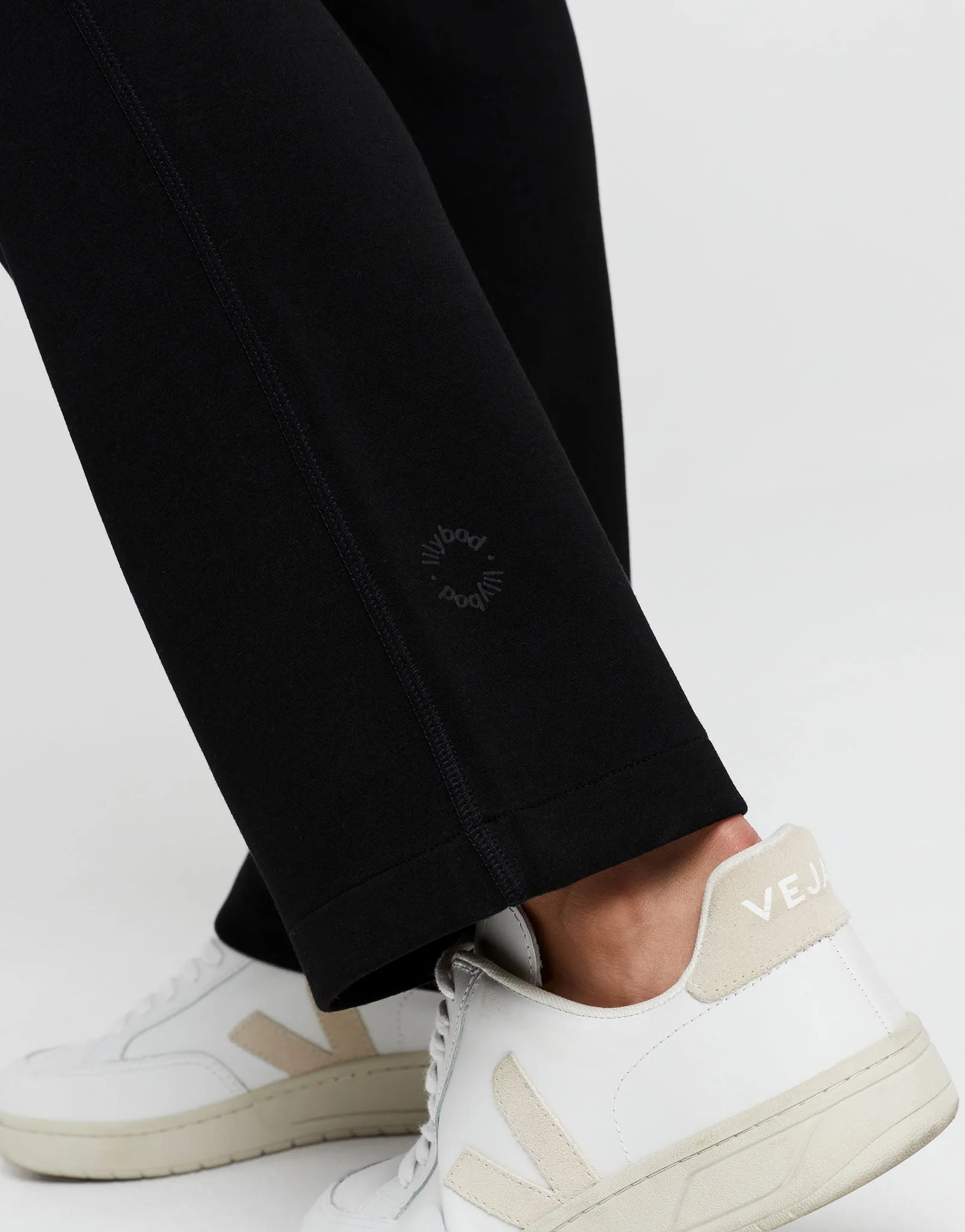 AIMIE Relaxed Fit Jogger - Black